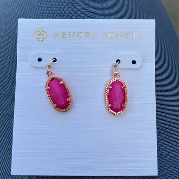 The classic oval shape in the Lee Rose Gold Drop Earrings in Azalea illusion - Picture 2 of 10